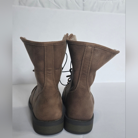 Style: Waterfall Combat / Ankle BootsColor: Taupe / Distressed BrownSize: 9 Wome - Picture 9 of 9